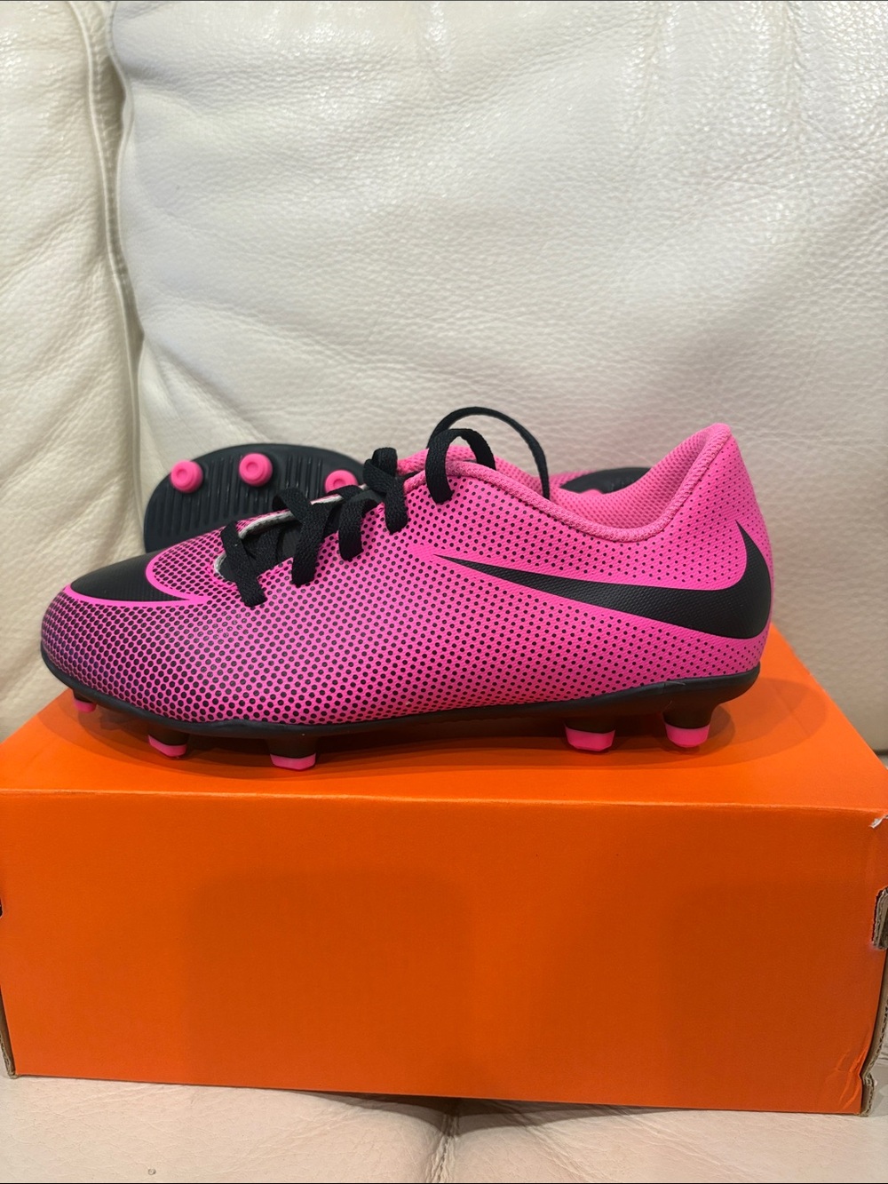 Nike Brand New girls soccer cleats
